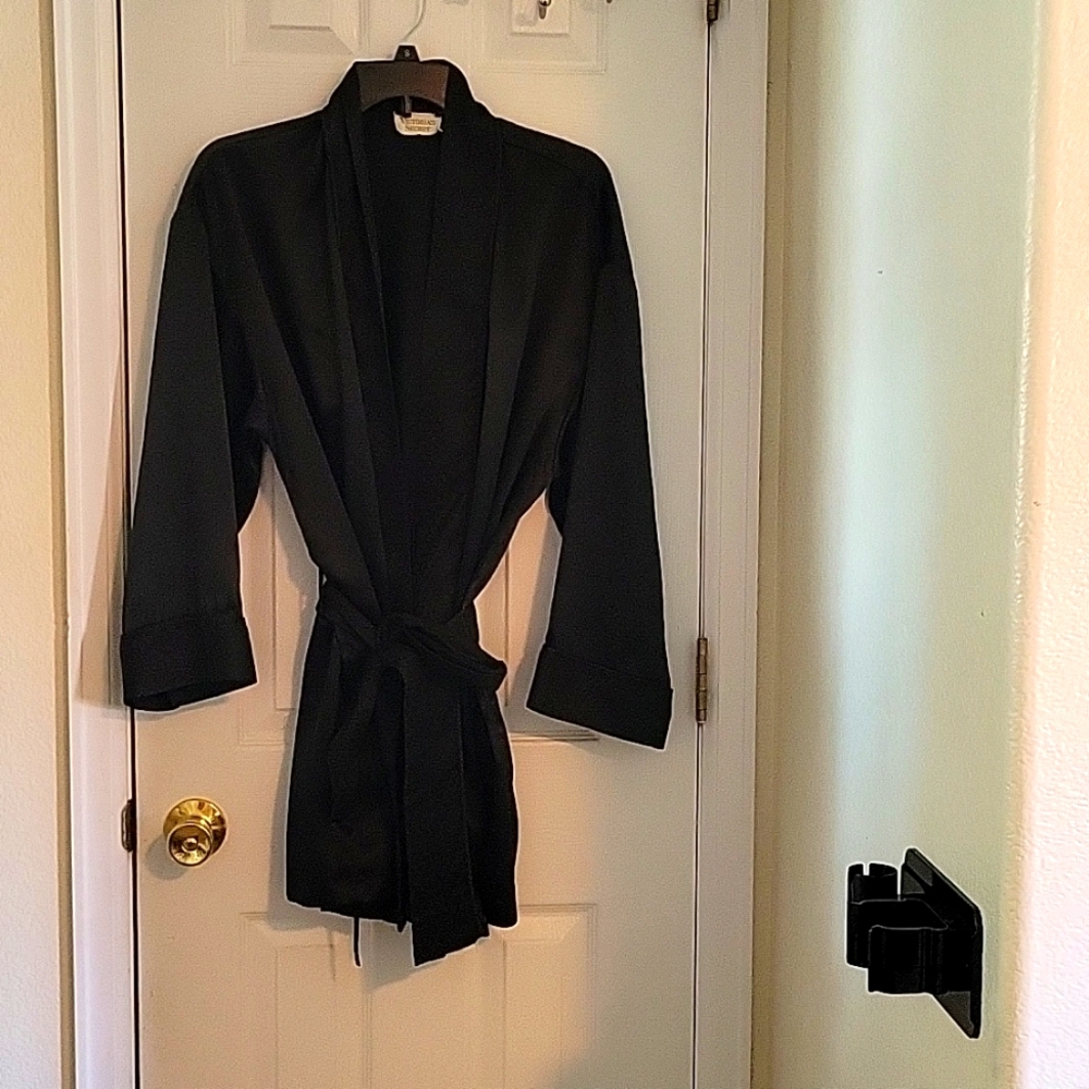 Black Short Silky Rob